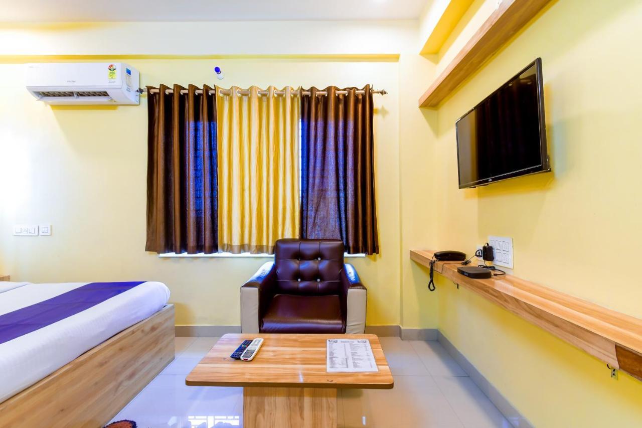 Astra Casa Calcutta Buitenkant foto